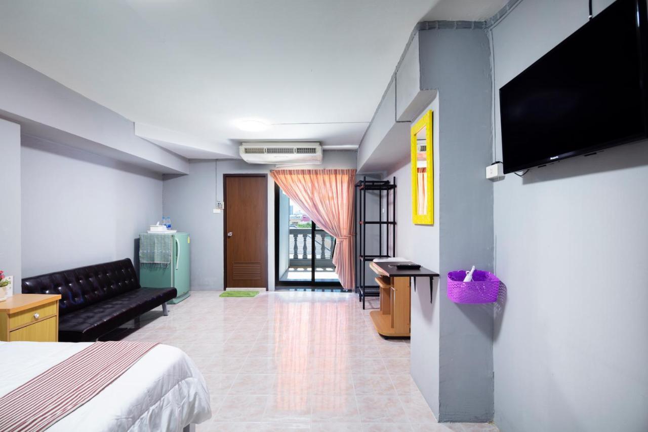 Penyos Suite Bangkok Exterior photo