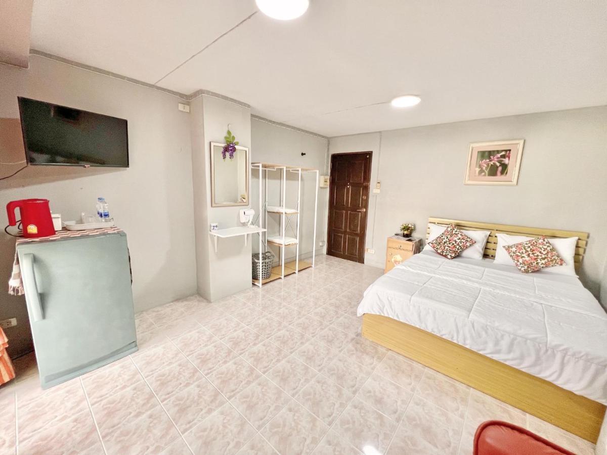 Penyos Suite Bangkok Exterior photo