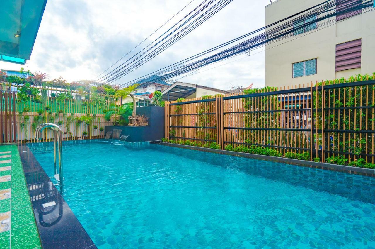 Penyos Suite Bangkok Exterior photo