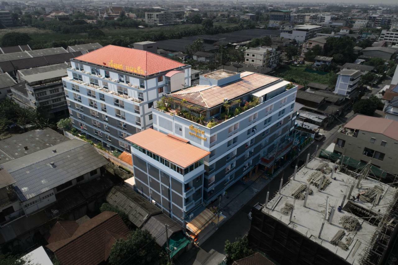 Penyos Suite Bangkok Exterior photo