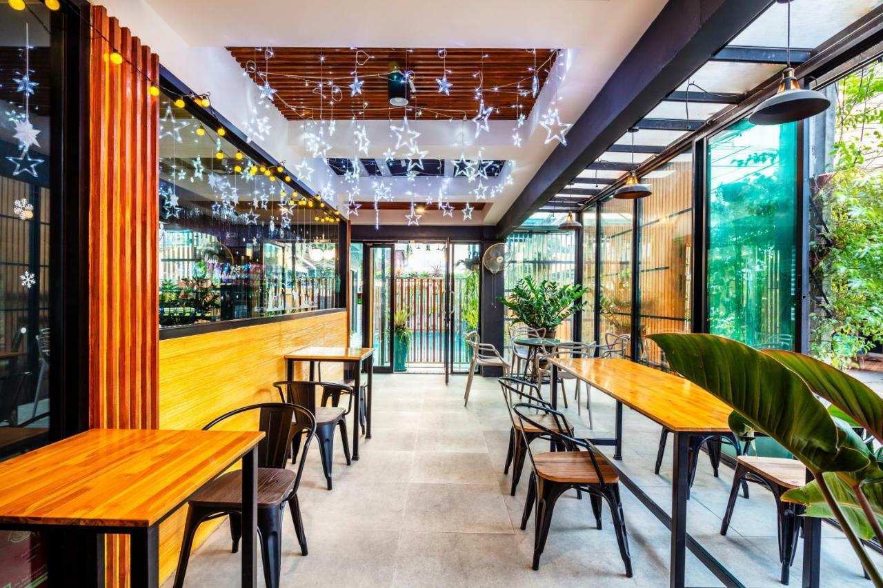 Penyos Suite Bangkok Exterior photo