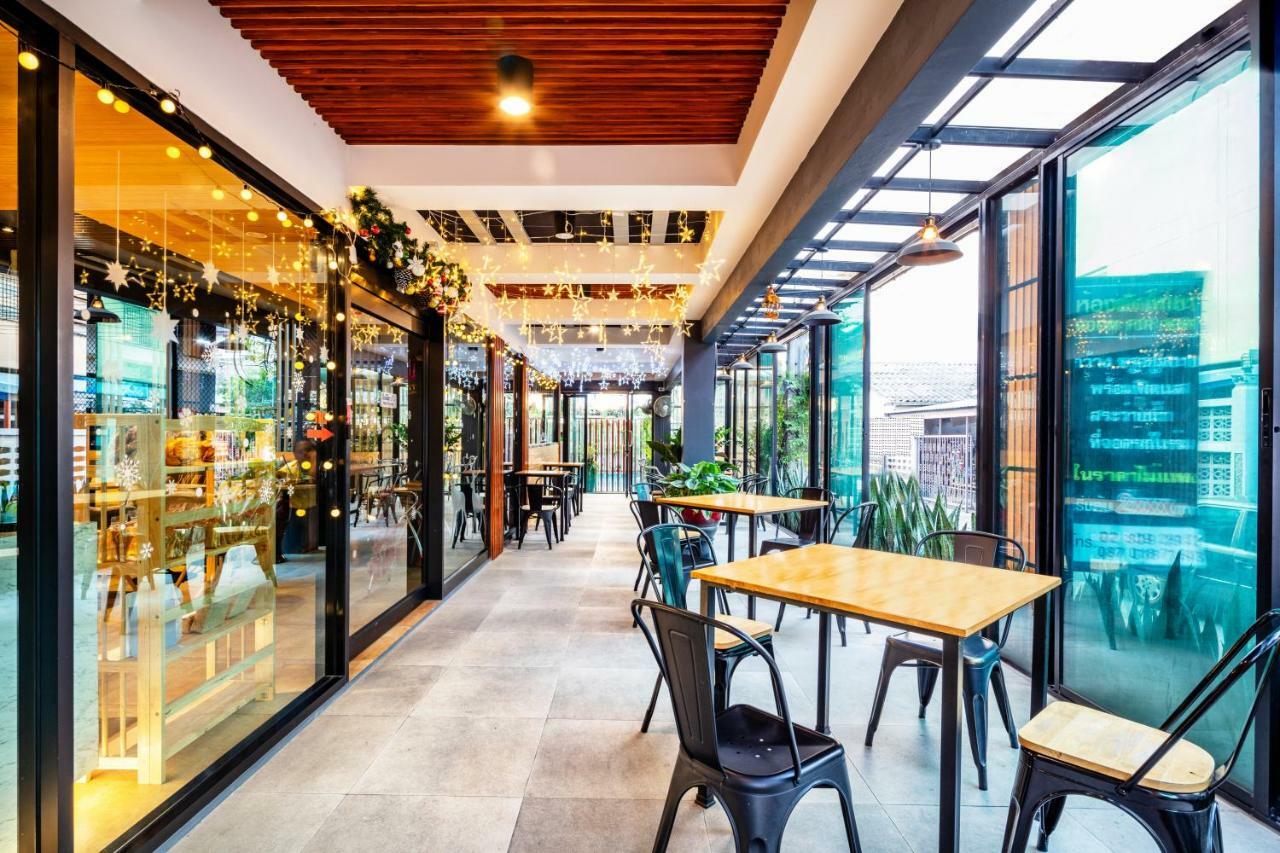 Penyos Suite Bangkok Exterior photo